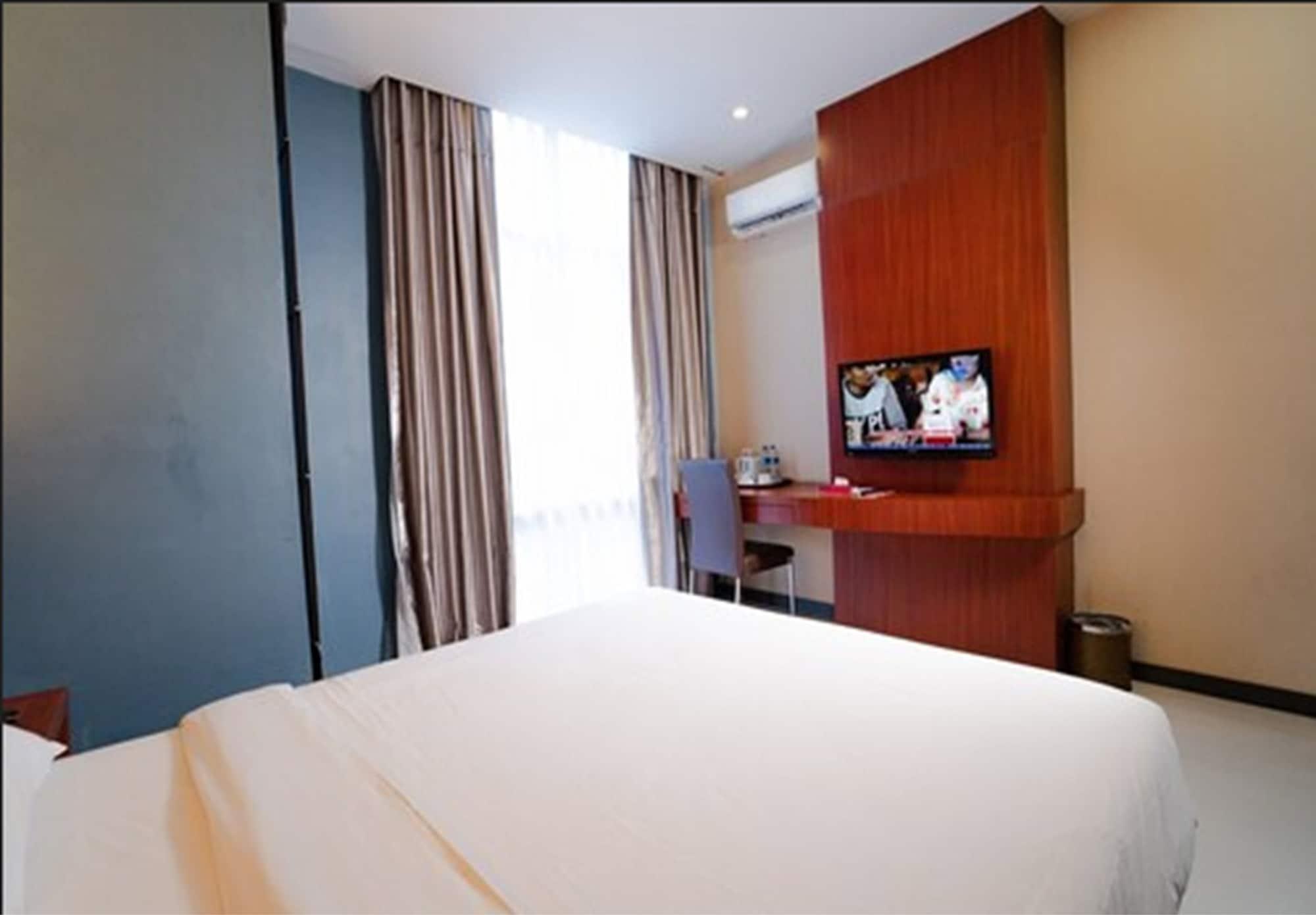 The Crew Hotel Kualanamu International Airport Medan Exterior foto