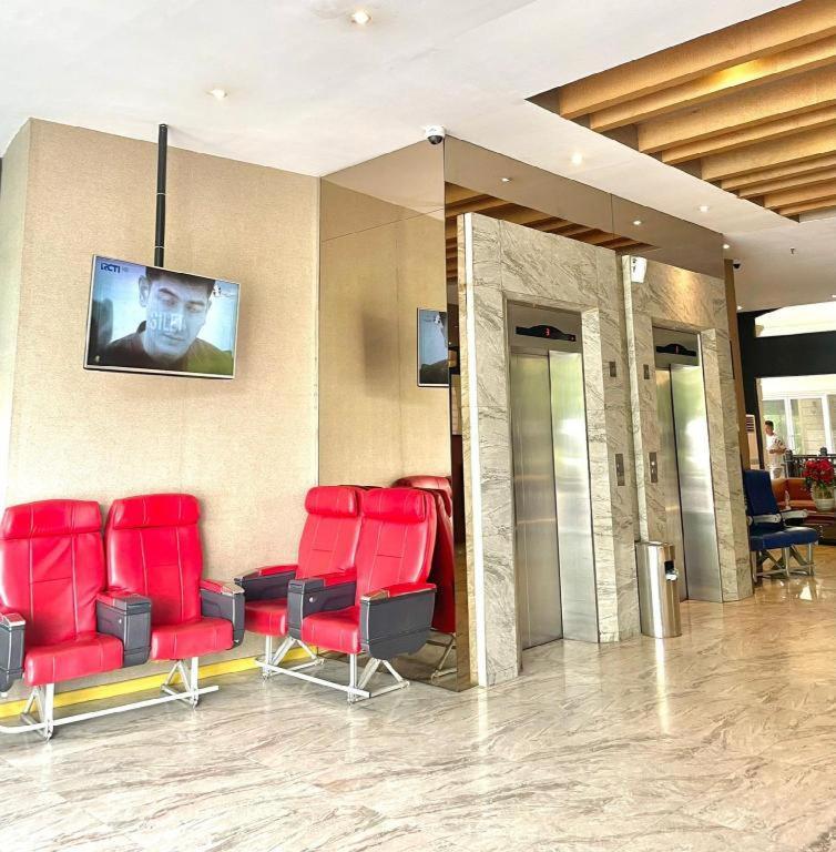 The Crew Hotel Kualanamu International Airport Medan Exterior foto