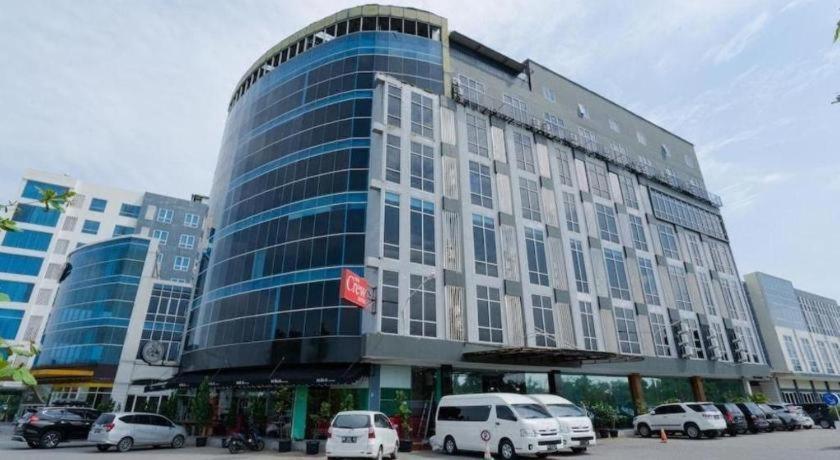 The Crew Hotel Kualanamu International Airport Medan Exterior foto